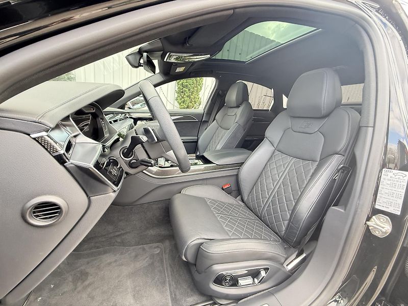 Audi S8 4.0 TFSI quattro - fotka 10 z 11