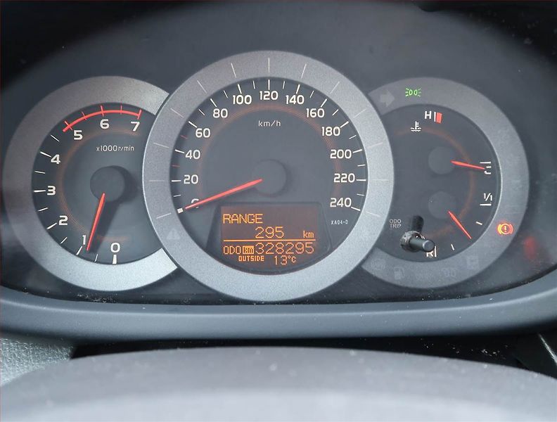 Toyota RAV4 (2011) 2.2 D-4D, 4X4, Tempomat - fotka 11 z 19