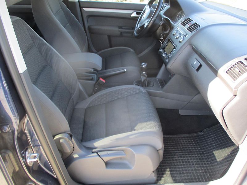 Volkswagen Touran 1.4TSi 103kW*CL*TAŽ Z.*7MÍST - fotka 25 z 46