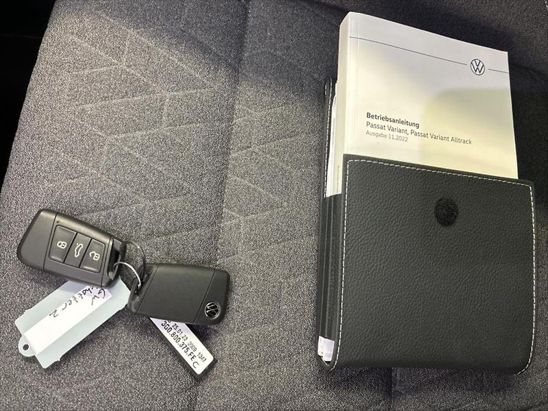 Volkswagen Passat 2,0 TDI,IQ LIGHT,EL.SEDADLA - fotka 5 z 11