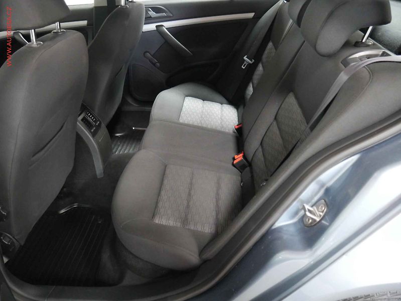 Škoda Octavia (2010) 1.9 TDI, ČR, AC, TZ, temp. - fotka 10 z 16