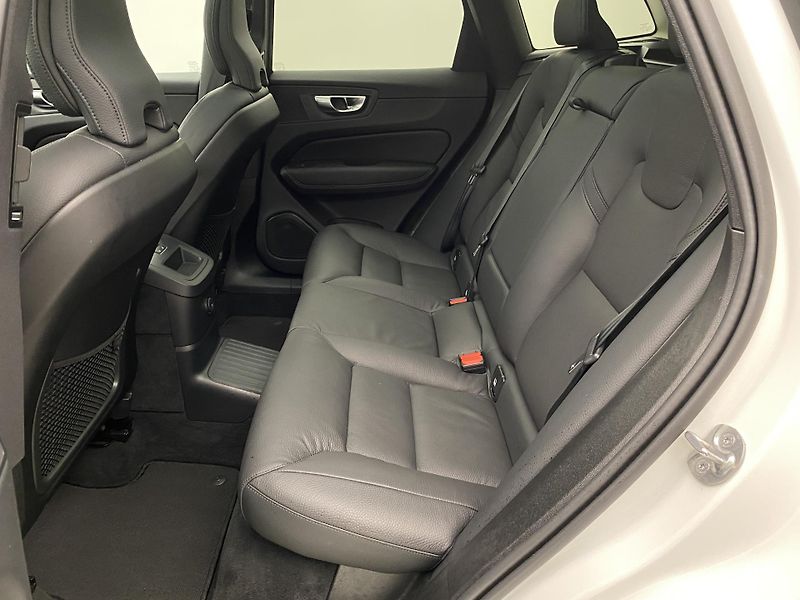 Volvo XC60 T8 AWD DARK PLUS REZERVACE - fotka 4 z 46