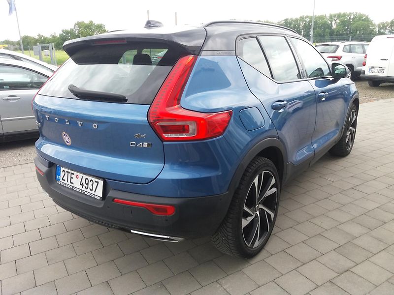 Volvo XC40 2.0D4,140kW,AWD R- DESIGN !! - fotka 4 z 23
