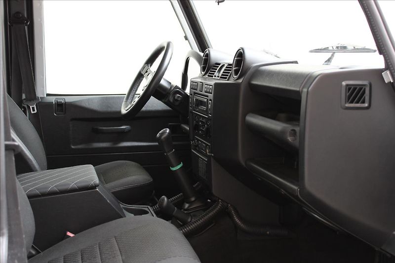 Land Rover Defender 110 2.4 TD4 90kW / PUMA / CZ - fotka 22 z 38