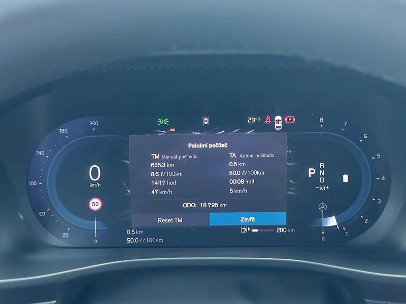 Volvo XC40 PLUS DARK B4 145kW, BLIS, ACC - fotka 16 z 16