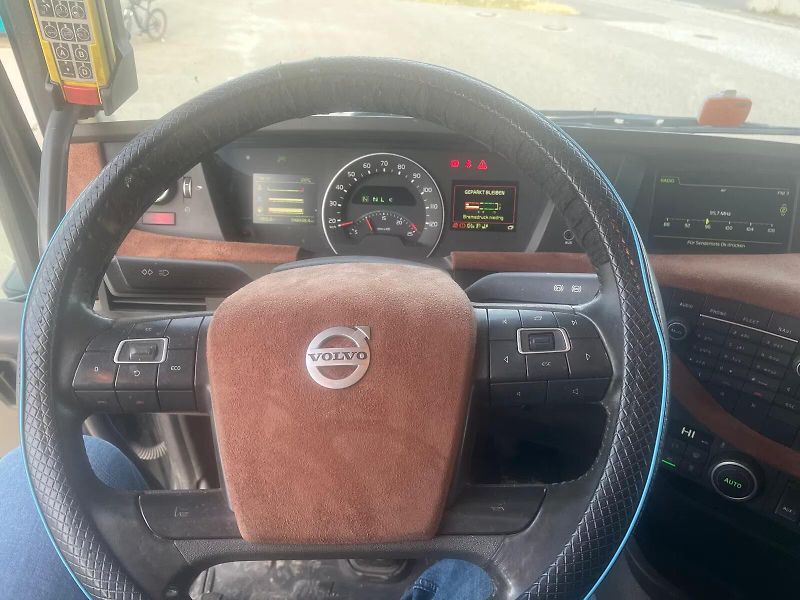Volvo FH 500 8x4 nosič kontejnerů - fotka 9 z 12