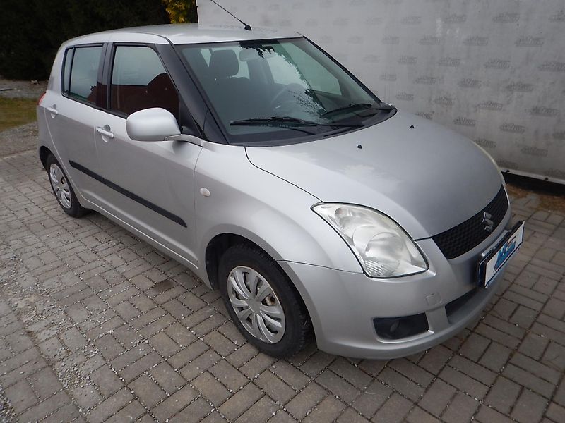 Suzuki Swift 1.3 GLX, ČR, DIGIKLIMA - fotka 7 z 28