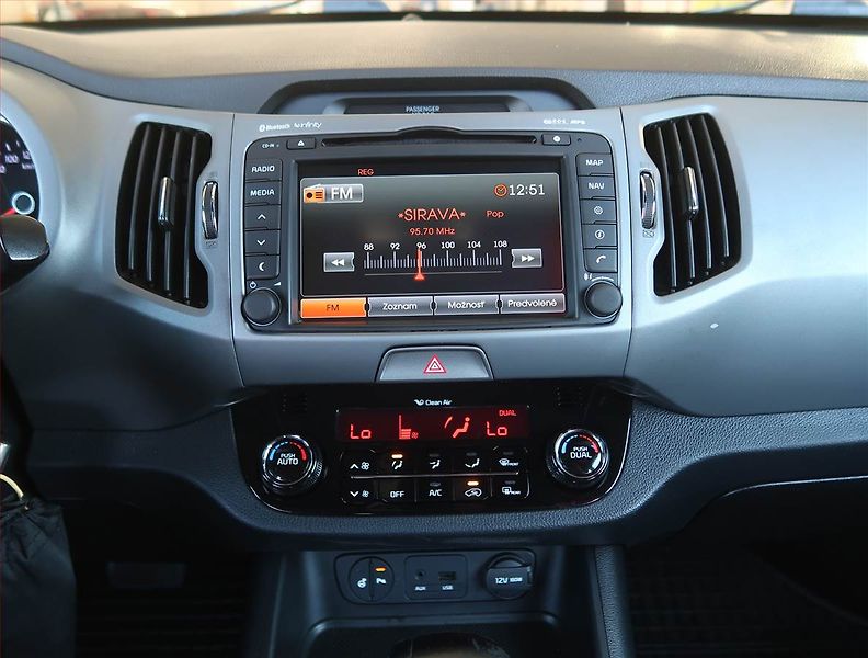Kia Sportage (2015) Premium 2.0 CRDi, 4X4 - fotka 12 z 19