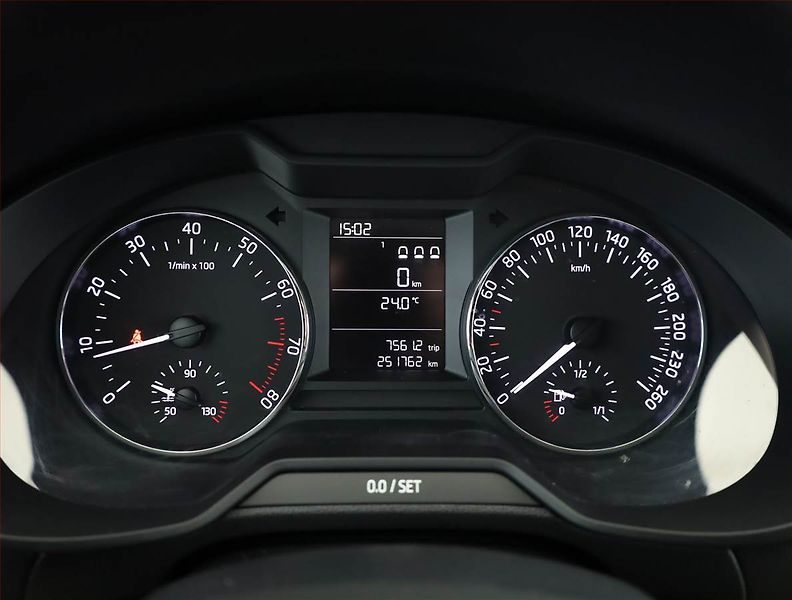 Škoda Octavia (2013) 1.8 TSI, Tempomat - fotka 8 z 18