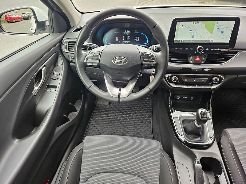 Hyundai i30 1.5i Comfort, serv.kn., 1.maj. - fotka 13 z 31