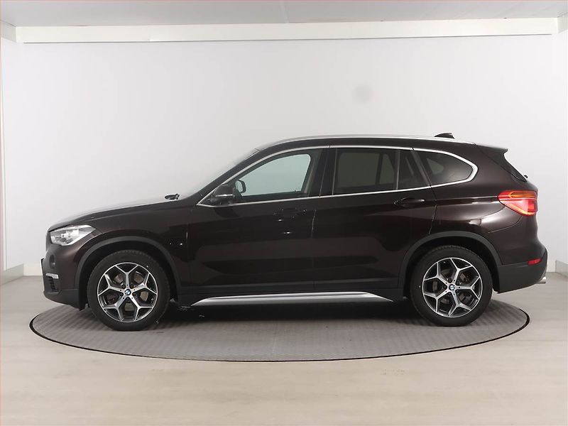 BMW X1 (2018) xDrive20i, 4X4, Automat - fotka 3 z 19