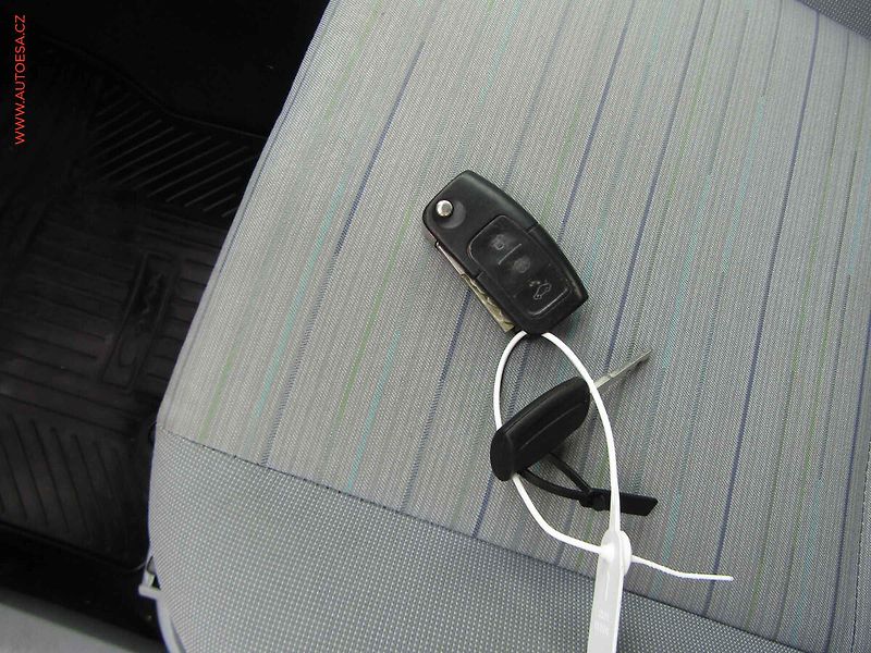 Ford C-MAX (2008) 1.6 i, servis.kniha, AC - fotka 16 z 16