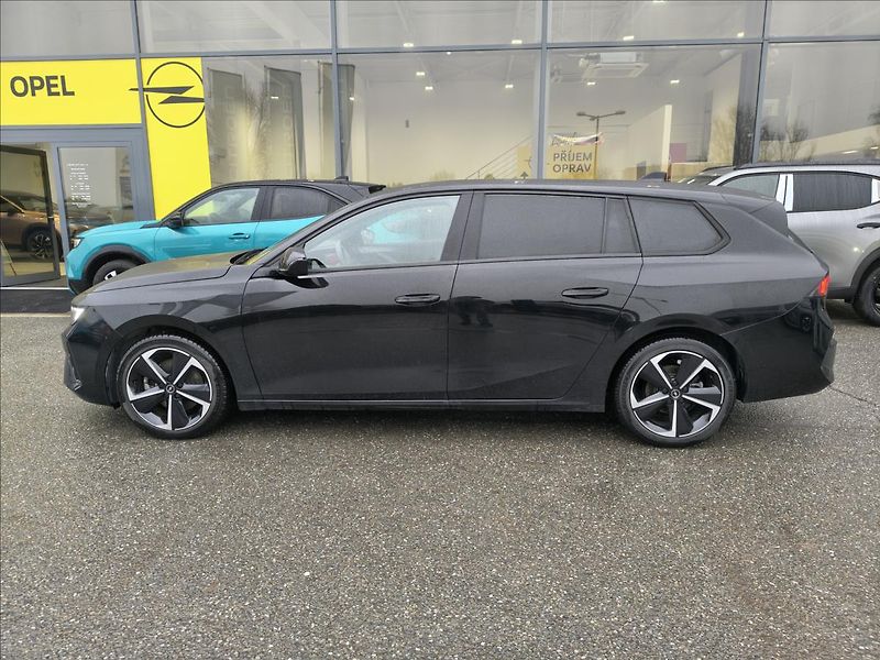 Opel Astra 1,2   GS line 130K - fotka 4 z 22