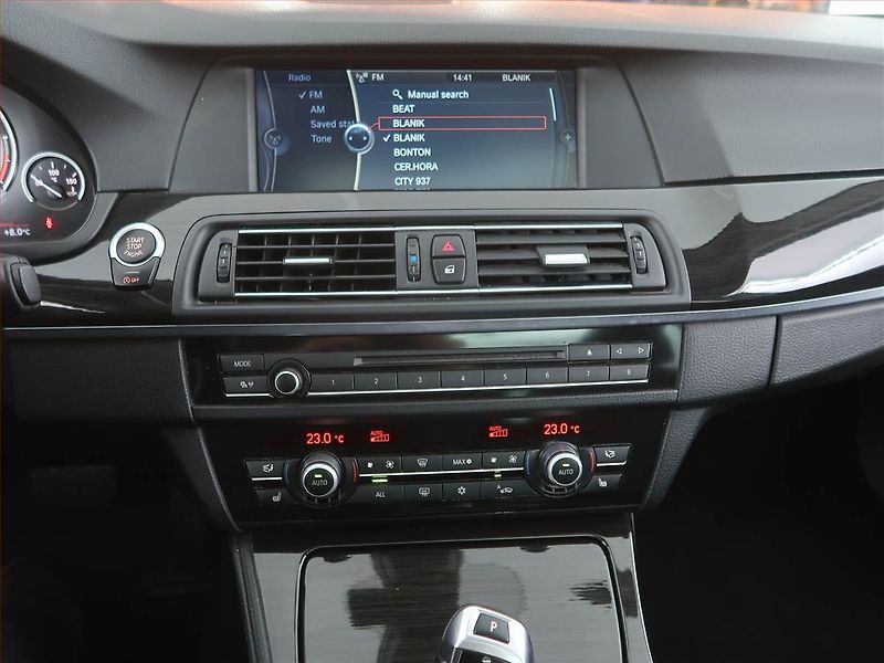 BMW Řada 5 (2012) Individual 525d xDrive, 4X4 - fotka 12 z 24