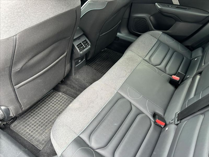 Citroën C4 X 1,2 PureTech  Shine EAT8 - fotka 26 z 28