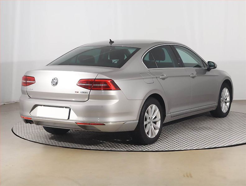 Volkswagen Passat (2015) 1.8 TSI, Automat, Serv.kniha - fotka 5 z 24