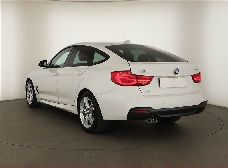 BMW Řada 3 (2016) 320d GT, 4X4, Automat - fotka 4 z 18