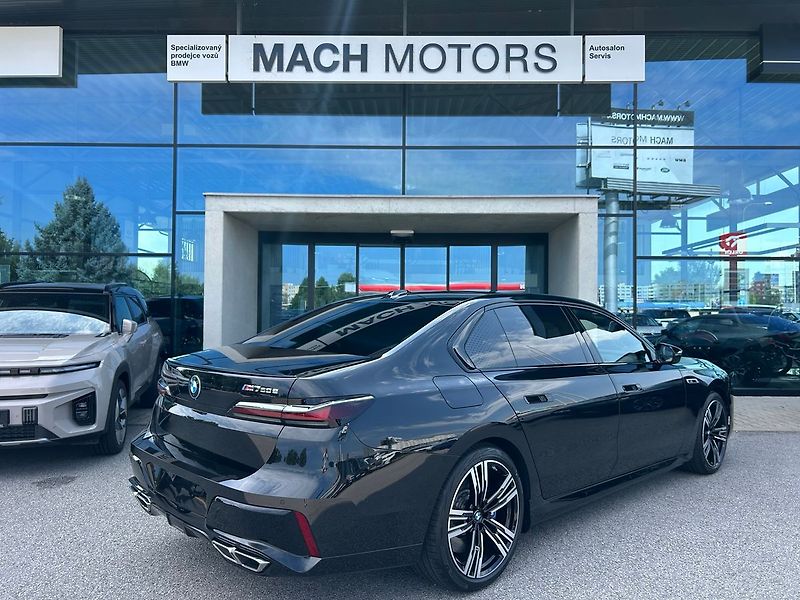 BMW Ostatní M760e xDrive, B&W Diamond TOP - fotka 3 z 35