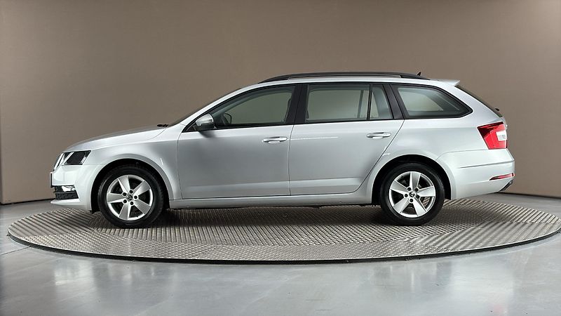 Škoda Octavia 1.6 TDI Ambition Combi - fotka 4 z 24