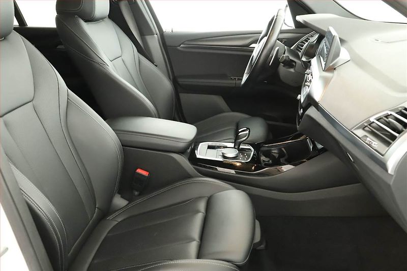 BMW X3 (2022) xDrive20i - fotka 7 z 18