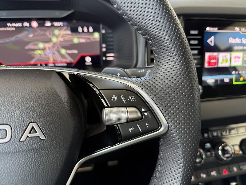 Škoda Karoq DSG 1,5TSi 110kW SportLine - fotka 17 z 24