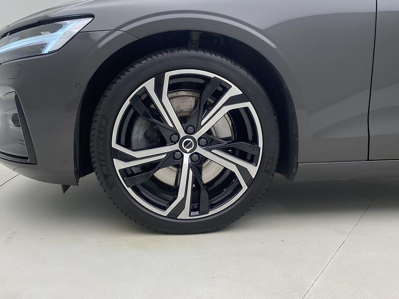 Volvo S60 B5 AWD DARK ULTIMATE REZERVACE - fotka 35 z 58