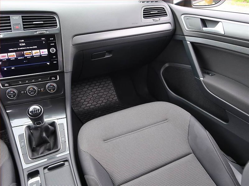 Volkswagen Golf (2019) 1.0 TSI, Serv.kniha, Tempomat - fotka 8 z 17