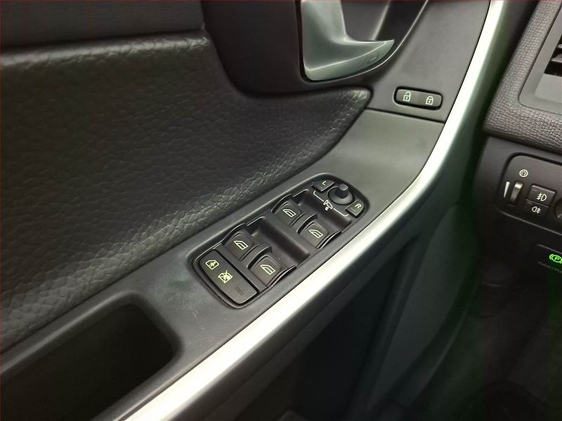 Volvo XC60 (2009) D5, 4X4, Automat, Serv.kniha - fotka 18 z 19
