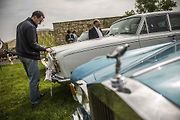 Desítky milovníků aut značek Rolls-Royce a Bentley se sešli 23. května v pražské Dubči na druhém setkání příznivců těchto luxusních aut v Česku. K vidění byly i další značky sportovních aut.