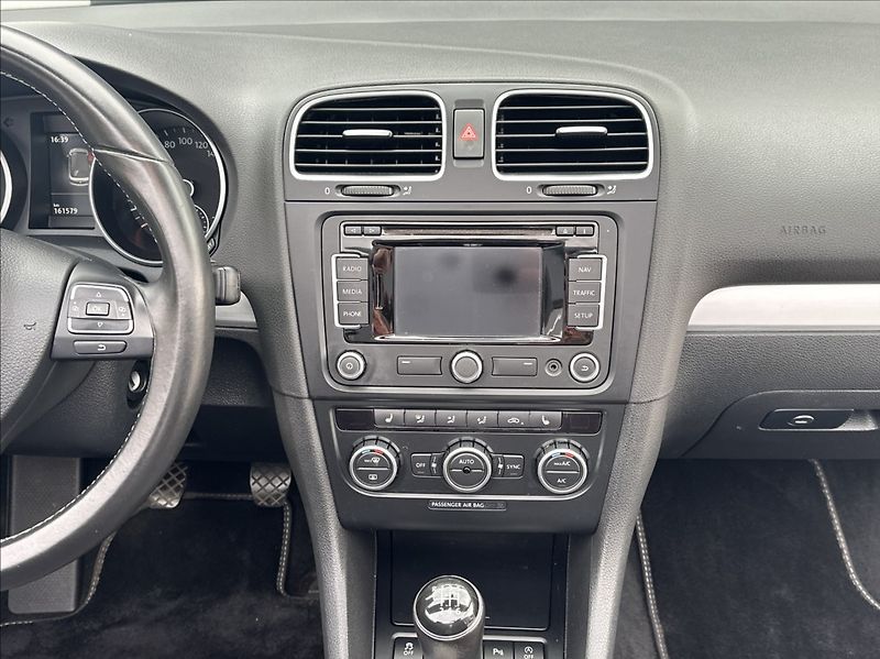 Volkswagen Golf 1,2 TSI 105PS  Cup Cabrio - fotka 26 z 48