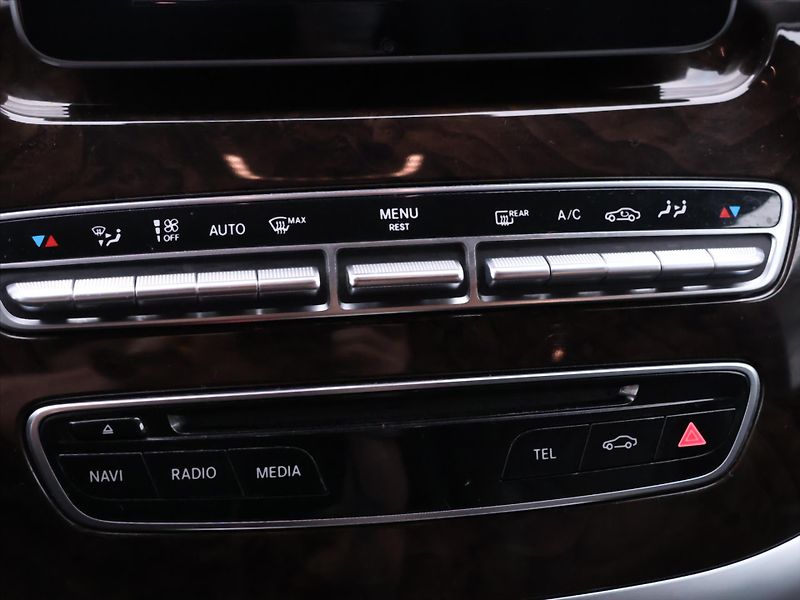 Mercedes-Benz Třídy V 2,1 220D 120kW Avantgarde CZ D - fotka 30 z 39