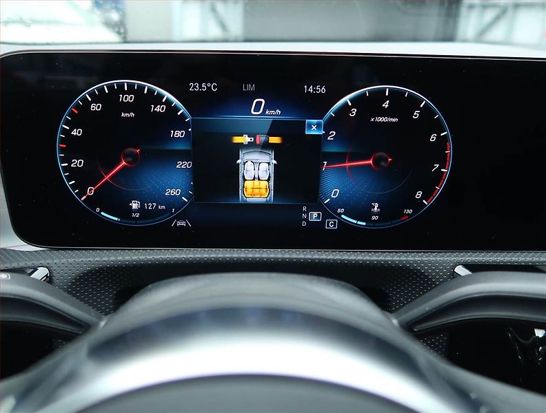 Mercedes-Benz CLA (2022) AMG Paket 200 - fotka 11 z 15