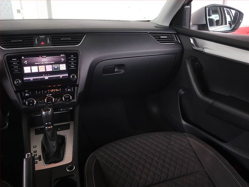 Škoda Octavia (2017) 1.6 TDI, Automat, Navi - fotka 8 z 18