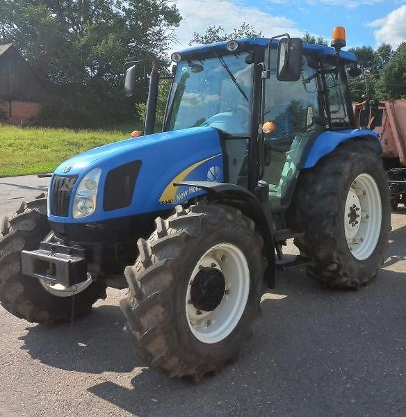 New Holland (2009) T5040 traktor 86HP - fotka 1 z 10