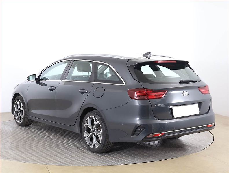 Kia Ceed (2019) Platinum 1.6 CRDi, Navi - fotka 4 z 18