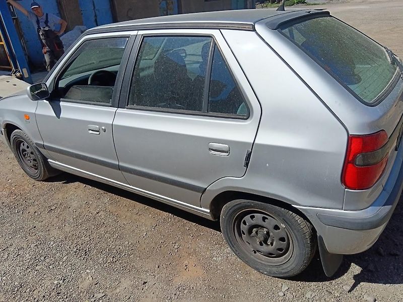 Škoda Felicia (1999) 1,6  55 kw - fotka 3 z 11