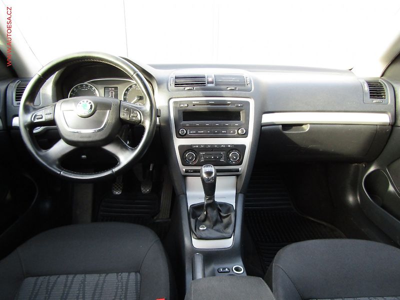 Škoda Octavia (2013) 1.6 TDi, ČR, Elegance - fotka 8 z 19