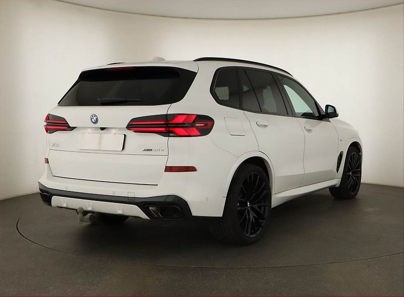 BMW X5 (2025) xDrive50e, M PAKET, 50e - fotka 5 z 22
