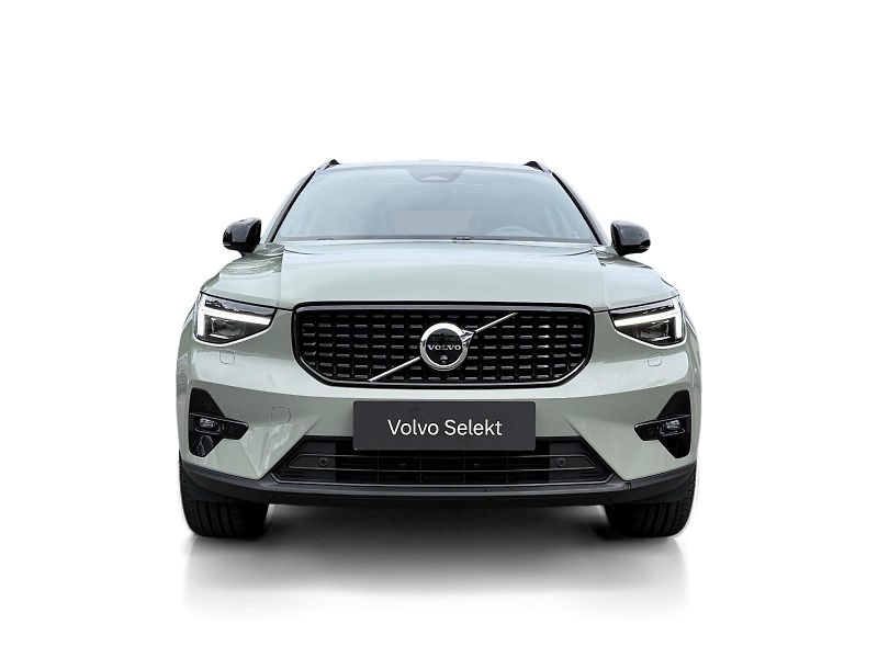 Volvo XC40 B4 FWD // ULTRA // REZERVACE - fotka 9 z 47