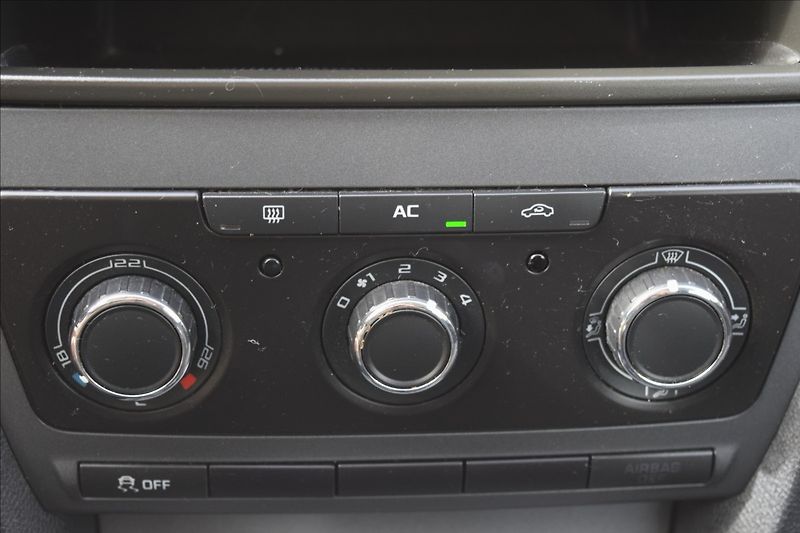 Škoda Octavia 1,2 i 77KW KLIMA VÝHŘ.ČEL.SKLO - fotka 29 z 37