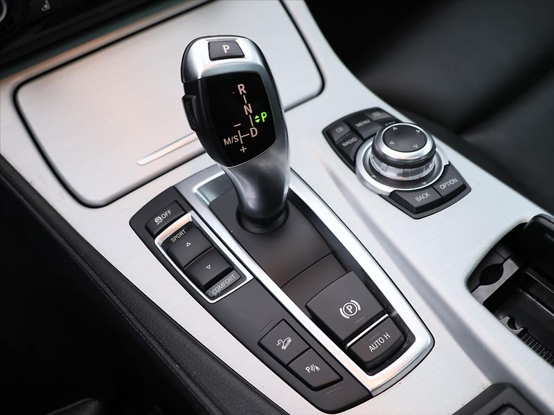 BMW Řada 5 3,0 530d 190KW xDrive CZ - fotka 19 z 31