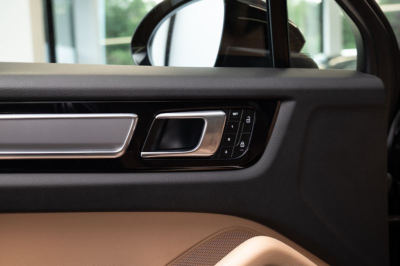Porsche Cayenne Platinum Edition/Záruka/Bose - fotka 21 z 27