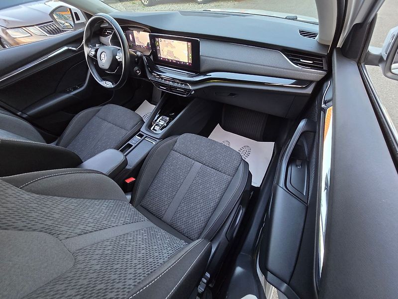 Škoda Octavia 2.0TDi 110kW DSG STYLE + NAVI - fotka 11 z 44