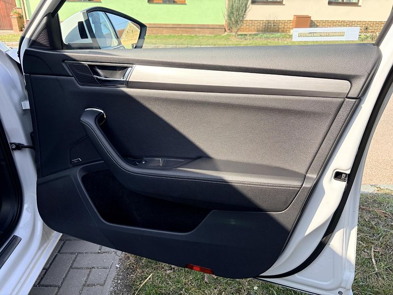 Škoda Superb 2.0TDI DSG MATRIX CANTON - fotka 56 z 59