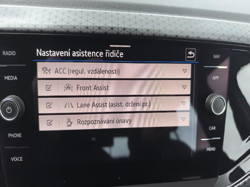 Volkswagen T-Cross 1.0 TSi R-Line - fotka 16 z 21