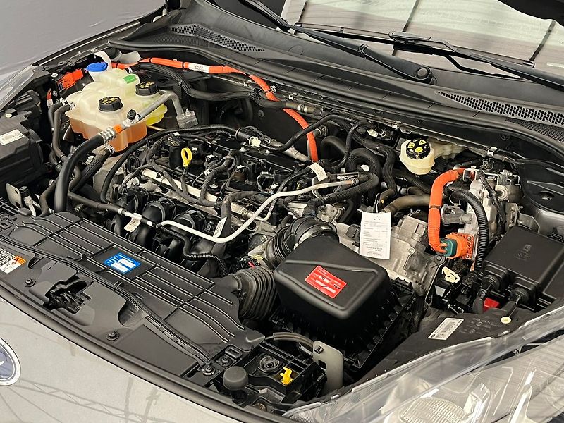 Ford Kuga 2.5 Duratec FHEV  COOL&CONNECT - fotka 43 z 65