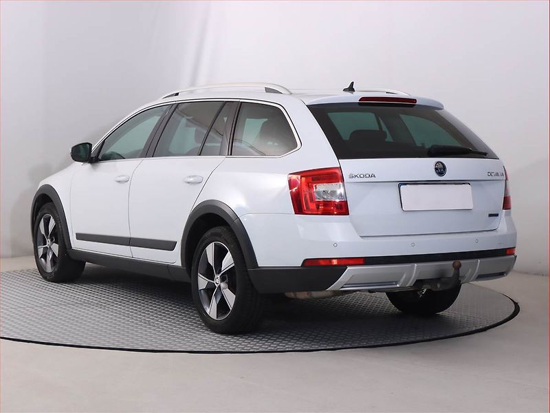 Škoda Octavia (2015) Scout 2.0 TDI, 4X4, Automat - fotka 4 z 19