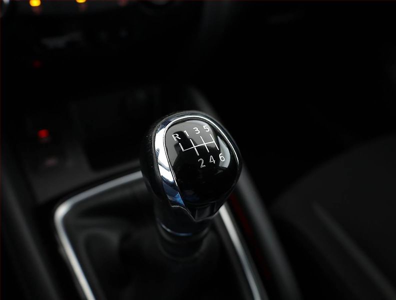 Nissan Qashqai (2019) 1.3 DIG-T, ČR,1.maj - fotka 11 z 16