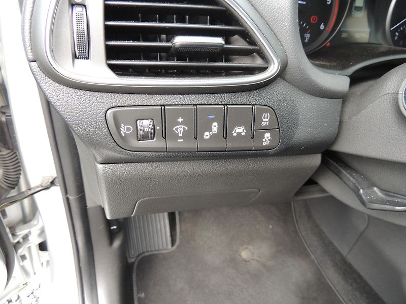 Hyundai i30 (2019) Combi 1.6CRDi,100kw,automat,ČR - fotka 19 z 49