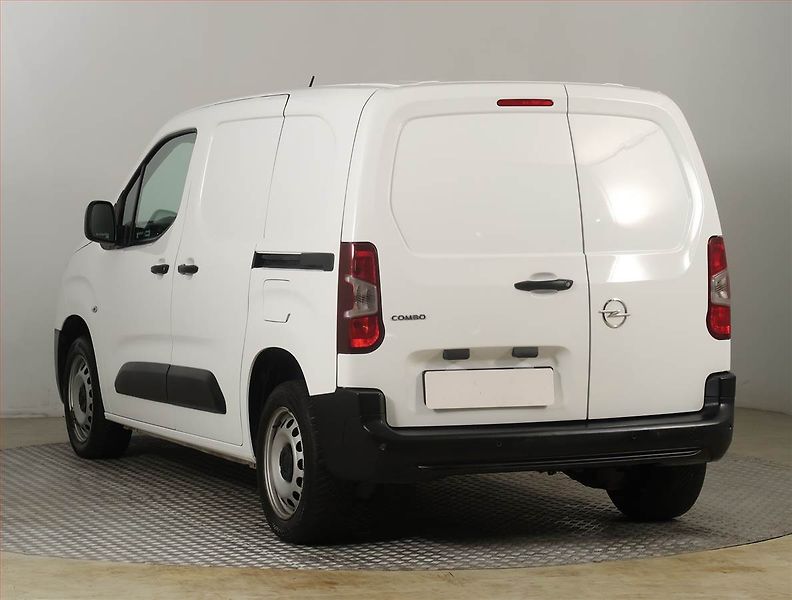 Opel Combo (2022) 1.5 CDTI, 3Místa, ČR, DPH - fotka 4 z 18